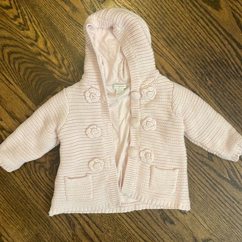 Thick light pink sweater with hoodie